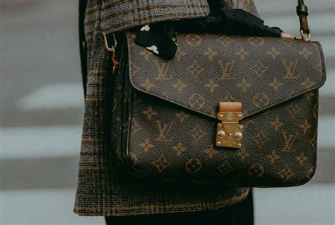 waar koop je neppe louis vuitton tassen|Een nep Louis Vuitton tas herkennen .